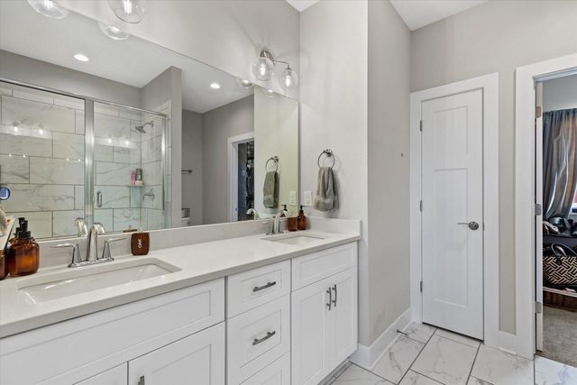 1320 Foxwood PASS, Oconomowoc, WI 53066