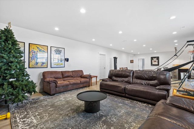 1320 Foxwood PASS, Oconomowoc, WI 53066