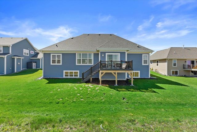 1320 Foxwood PASS, Oconomowoc, WI 53066