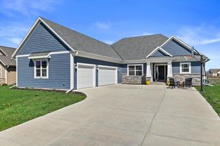 1320 Foxwood PASS, Oconomowoc, WI 53066