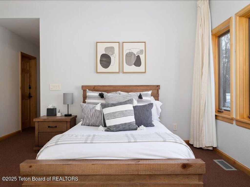 4325 SPRING VIOLET Court, Wilson, WY 83014 photo 12