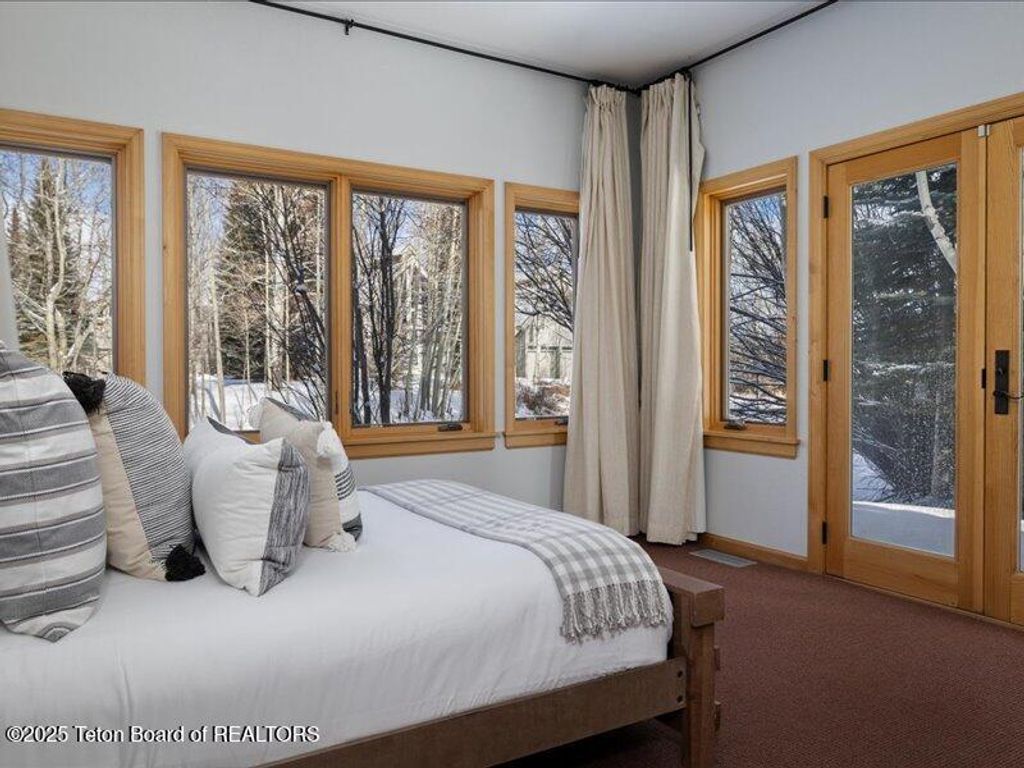 4325 SPRING VIOLET Court, Wilson, WY 83014 photo 13