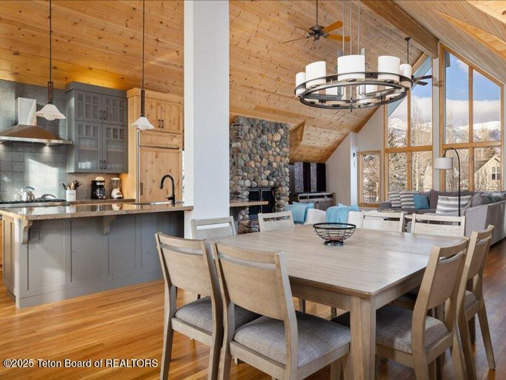 4325 SPRING VIOLET Court, Wilson, WY 83014 photo 3