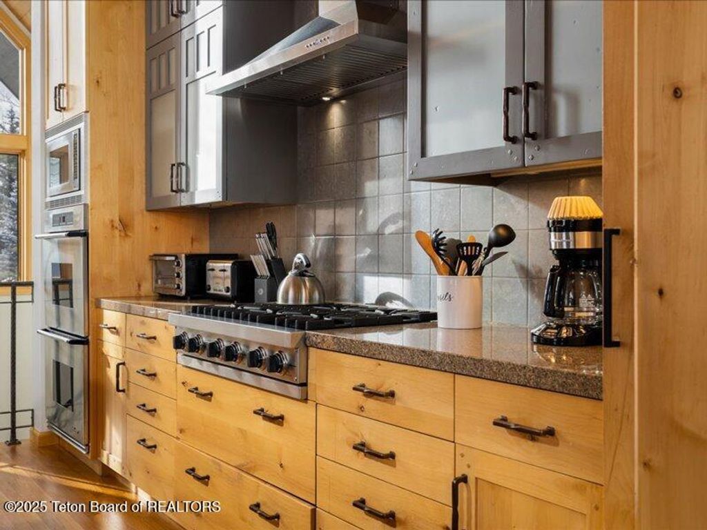 4325 SPRING VIOLET Court, Wilson, WY 83014 photo 4