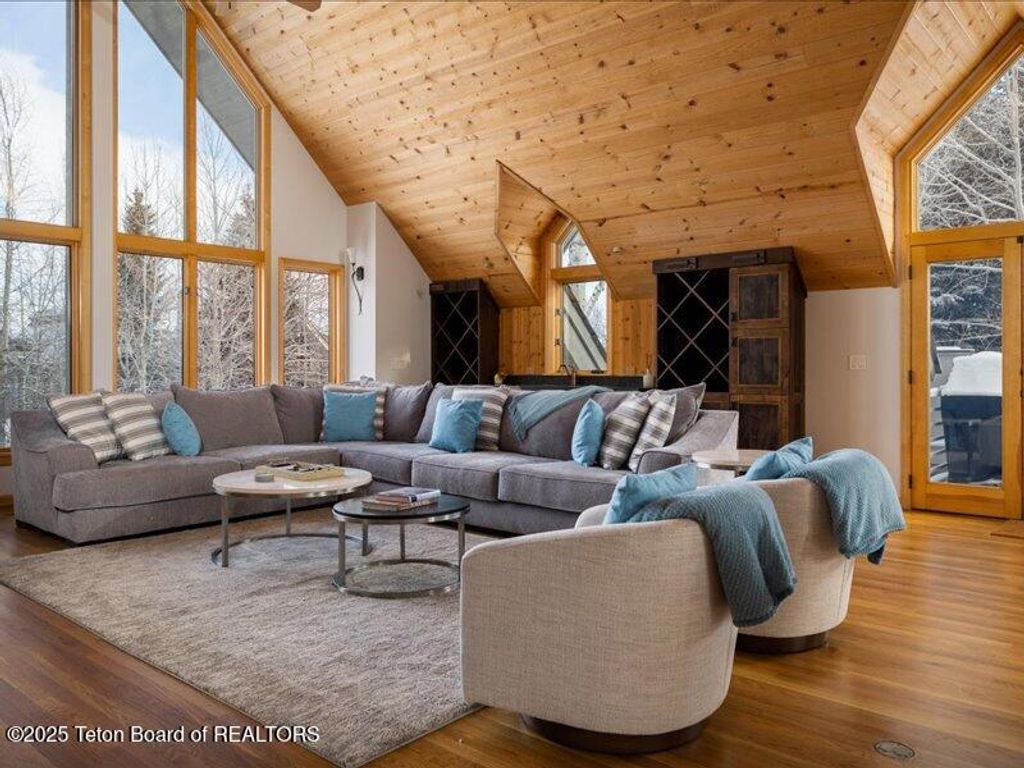 4325 SPRING VIOLET Court, Wilson, WY 83014 photo 5