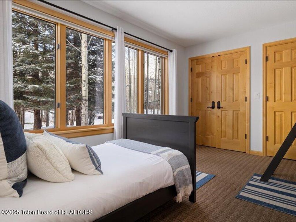 4325 SPRING VIOLET Court, Wilson, WY 83014 photo 7