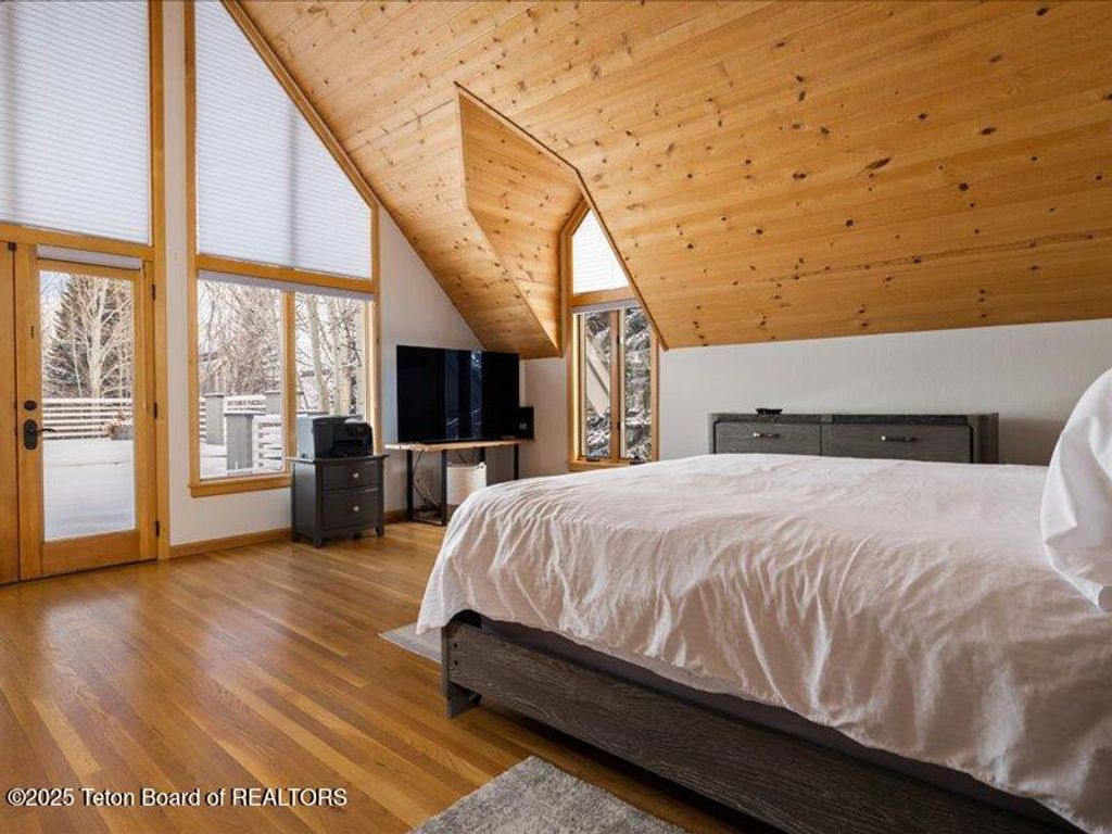 4325 SPRING VIOLET Court, Wilson, WY 83014 photo 9