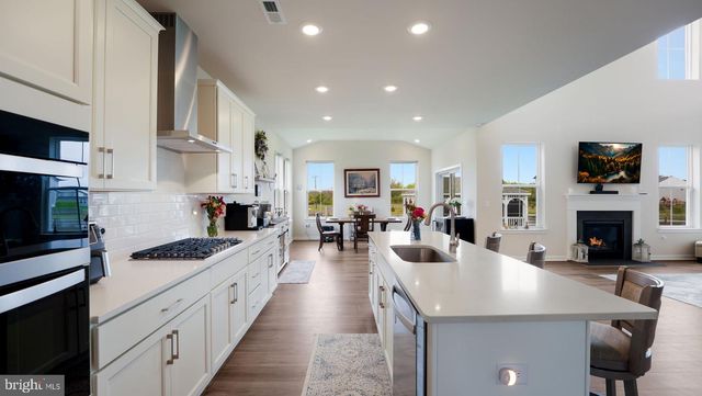 1000 MARIWILL DR, Quakertown, PA 18951