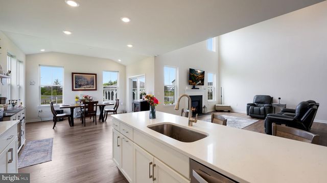 1000 MARIWILL DR, Quakertown, PA 18951