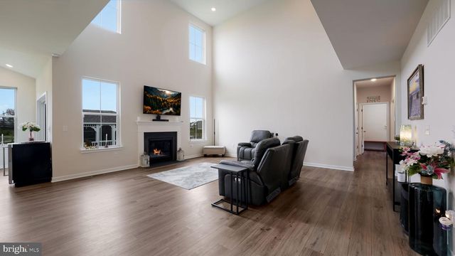 1000 MARIWILL DR, Quakertown, PA 18951
