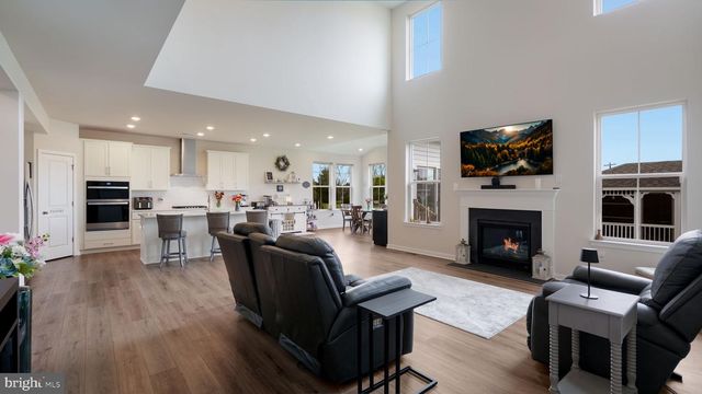 1000 MARIWILL DR, Quakertown, PA 18951