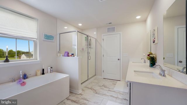 1000 MARIWILL DR, Quakertown, PA 18951