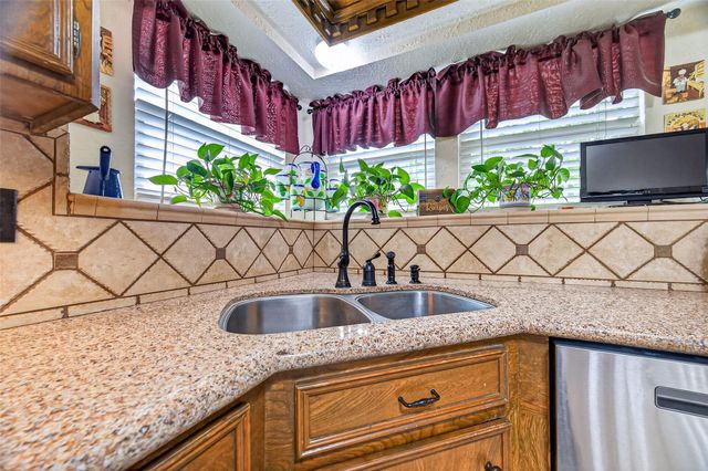 16217 Lakeview Drive, Jersey Village, TX 77040