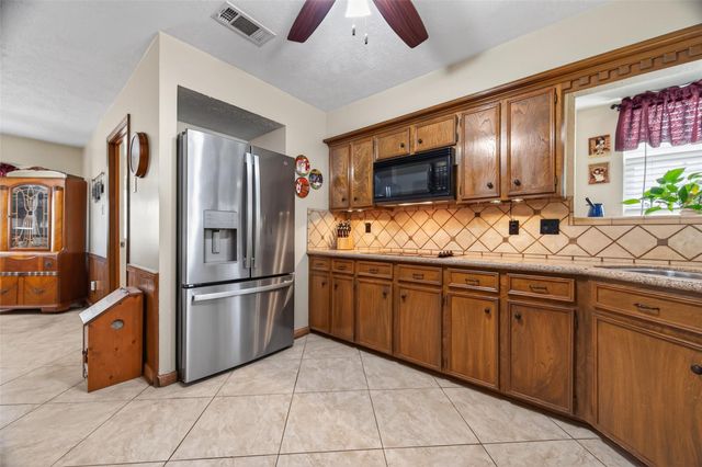 16217 Lakeview Drive, Jersey Village, TX 77040