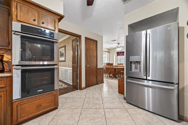 16217 Lakeview Drive, Jersey Village, TX 77040