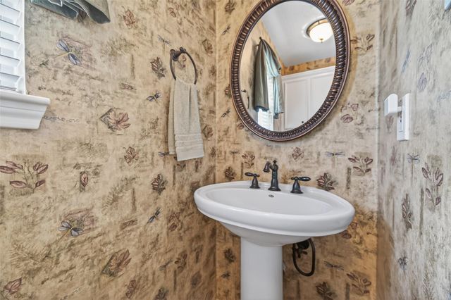 16217 Lakeview Drive, Jersey Village, TX 77040