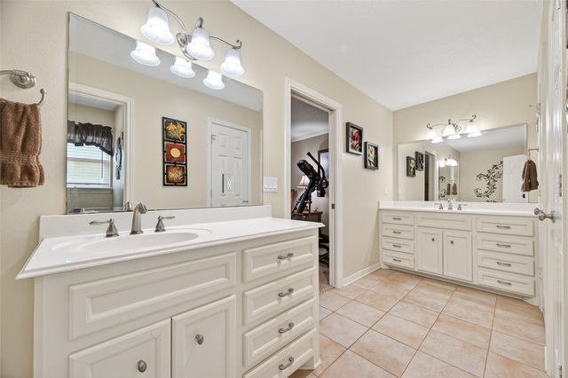 16217 Lakeview Drive, Jersey Village, TX 77040