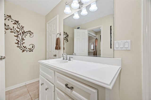 16217 Lakeview Drive, Jersey Village, TX 77040