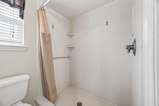 16217 Lakeview Drive, Jersey Village, TX 77040