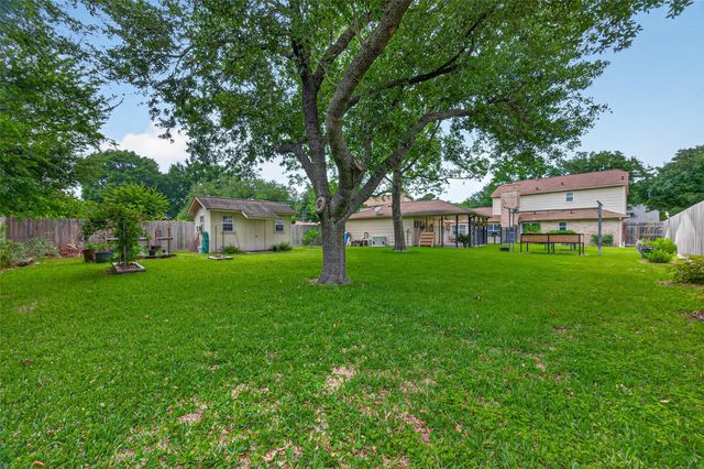 16217 Lakeview Drive, Jersey Village, TX 77040