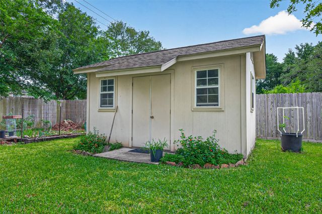 16217 Lakeview Drive, Jersey Village, TX 77040