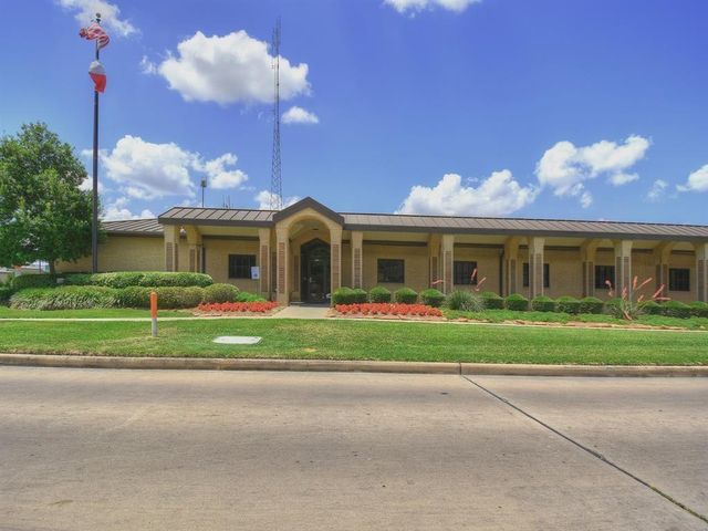 16217 Lakeview Drive, Jersey Village, TX 77040