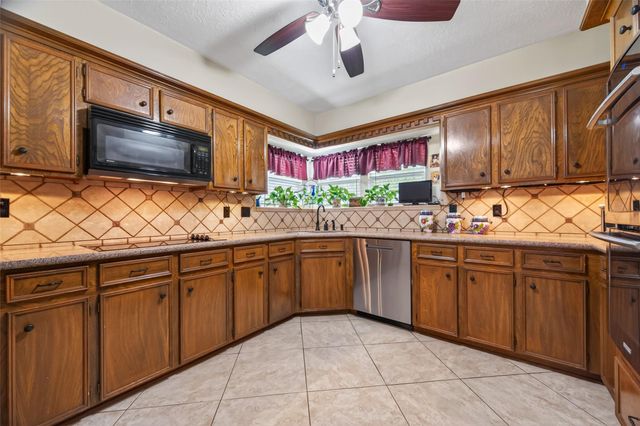 16217 Lakeview Drive, Jersey Village, TX 77040