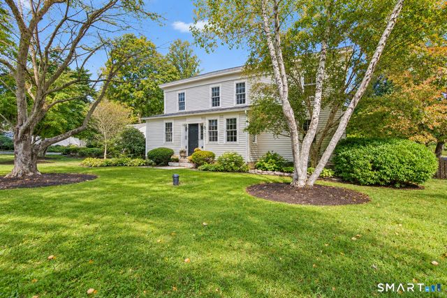 2 Pomperaug Road, Woodbury, CT 06798