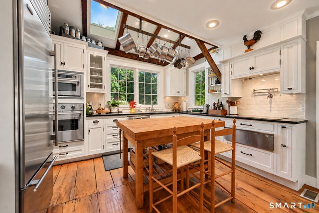 2 Pomperaug Road, Woodbury, CT 06798