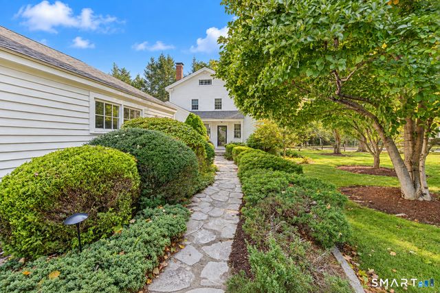2 Pomperaug Road, Woodbury, CT 06798
