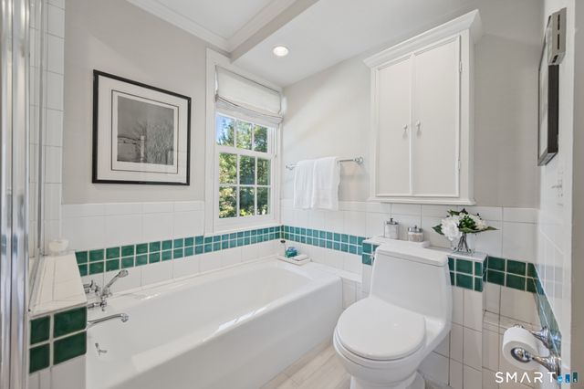 2 Pomperaug Road, Woodbury, CT 06798