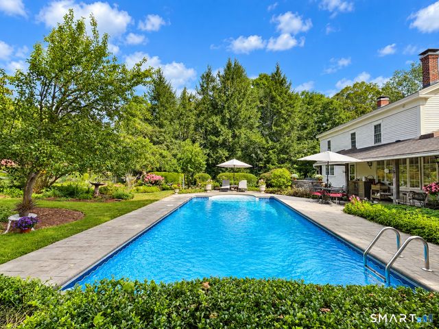 2 Pomperaug Road, Woodbury, CT 06798