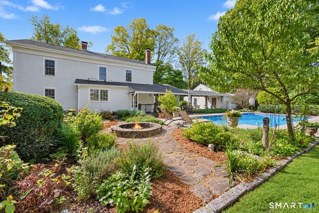 2 Pomperaug Road, Woodbury, CT 06798
