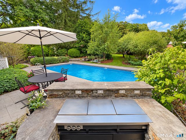 2 Pomperaug Road, Woodbury, CT 06798