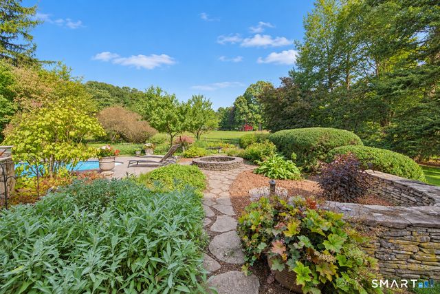 2 Pomperaug Road, Woodbury, CT 06798