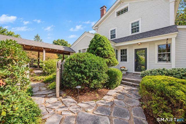 2 Pomperaug Road, Woodbury, CT 06798