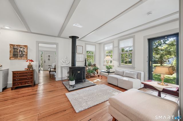2 Pomperaug Road, Woodbury, CT 06798