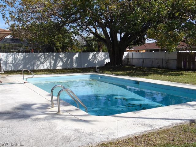 82 Johnnycake DR, Naples, FL 34110