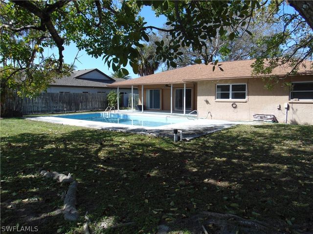 82 Johnnycake DR, Naples, FL 34110