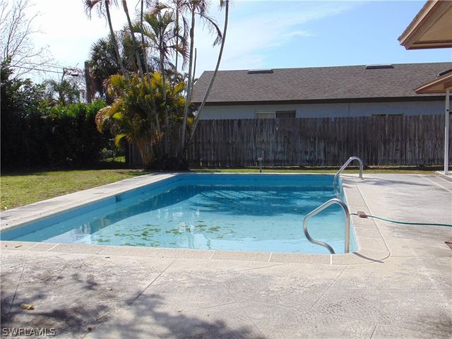 82 Johnnycake DR, Naples, FL 34110