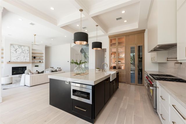 4923 Mimosa Street, Bellaire, TX 77401