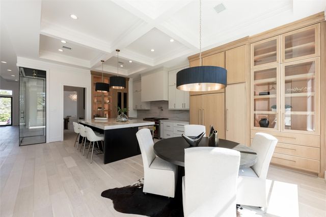 4923 Mimosa Street, Bellaire, TX 77401