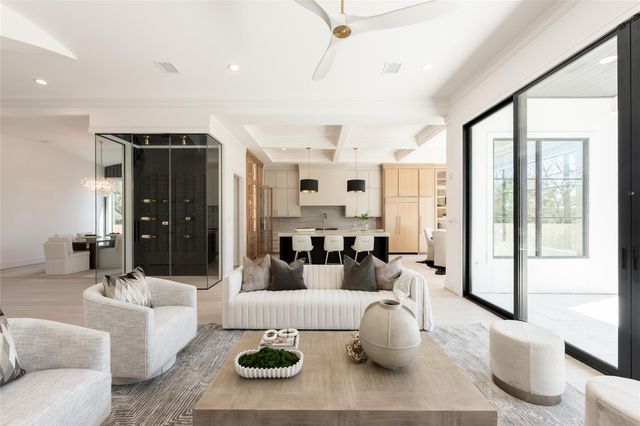 4923 Mimosa Street, Bellaire, TX 77401