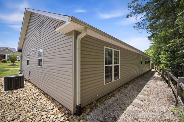 122 Lady Slipper Lane SW, Valdese, NC 28690