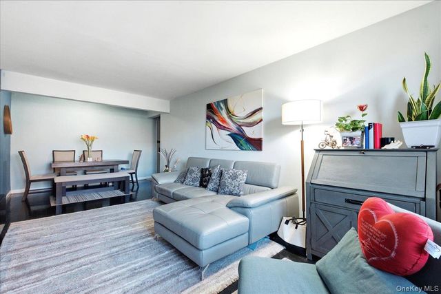 66-15 Thornton Place 4G, Rego Park, NY 11374