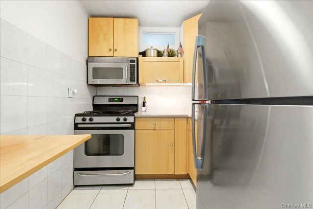 66-15 Thornton Place 4G, Rego Park, NY 11374