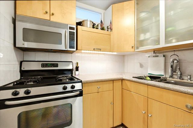 66-15 Thornton Place 4G, Rego Park, NY 11374