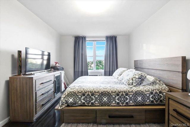 66-15 Thornton Place 4G, Rego Park, NY 11374