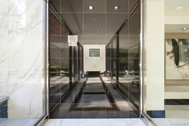 66-15 Thornton Place 4G, Rego Park, NY 11374