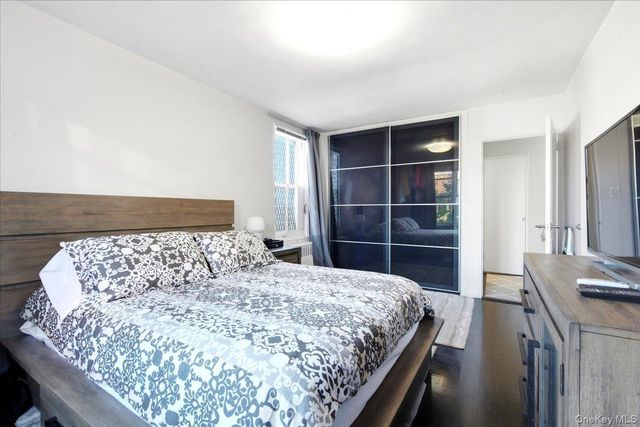 66-15 Thornton Place 4G, Rego Park, NY 11374